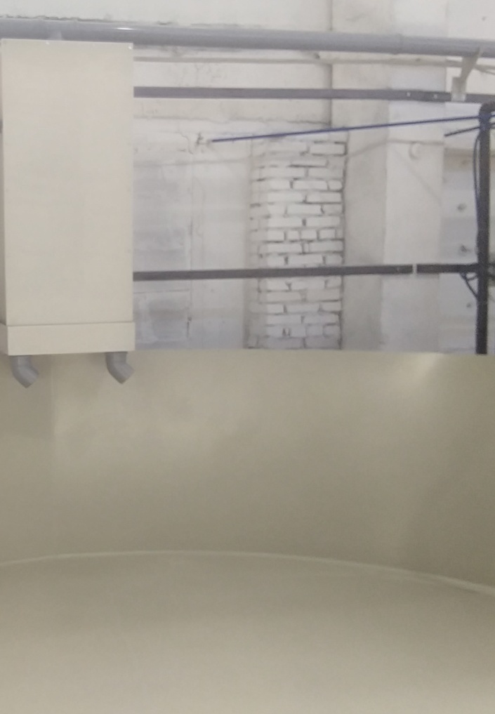 Дэгазирующая колонна на каждом бассейне